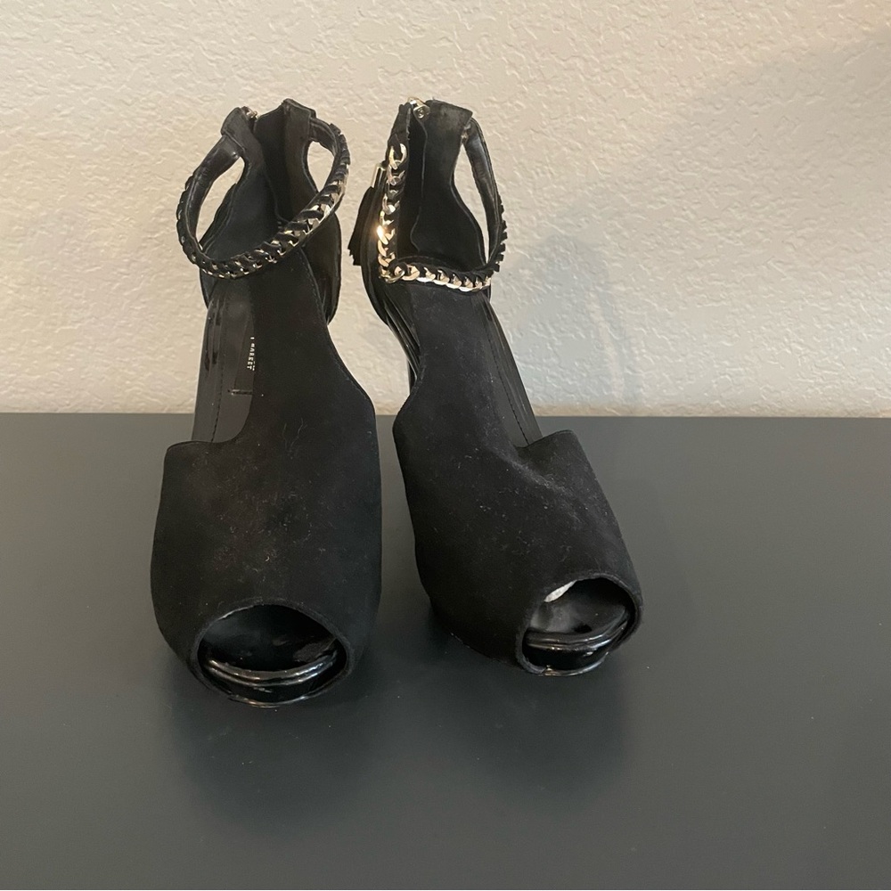 White House Black Market Black Heels with Gold Chain Detail
